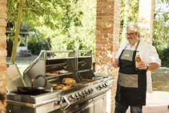 Napoleon Prestige PRO 825 Portable Grill On Cart -Outdoor Bbq Store pro825 lifestyle13 08509.1591032201.1500.1500